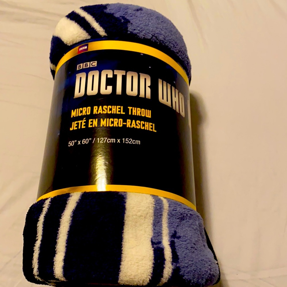 Brand New Doctor Who fleece throw blanket